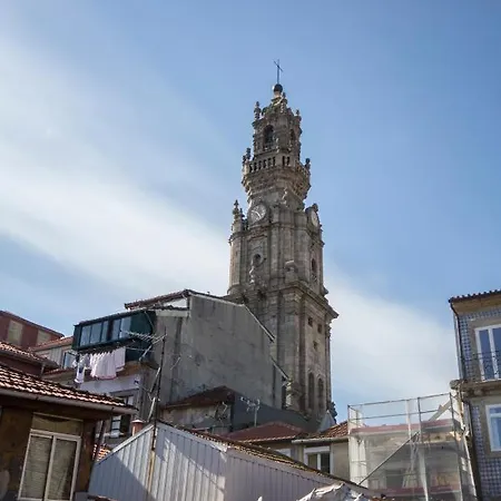 Clérigos 168 *